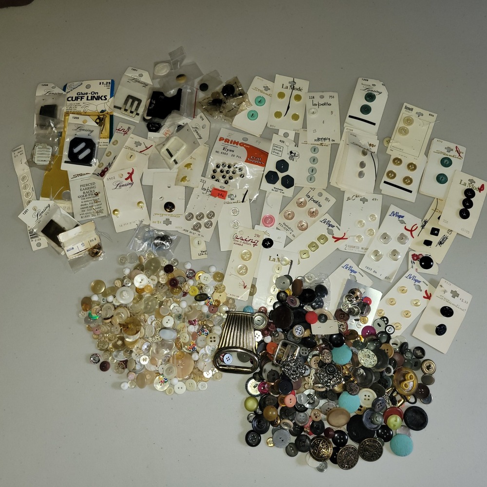 Vintage Button Lot Bulk Mixed...Over 2lbs‎